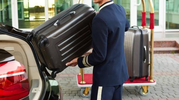 How much should you tip the Bellman for storing your luggage